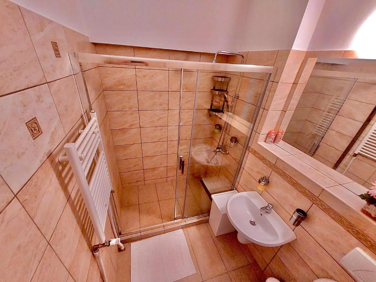 Criss Apartament Σινάια Εξωτερικό φωτογραφία